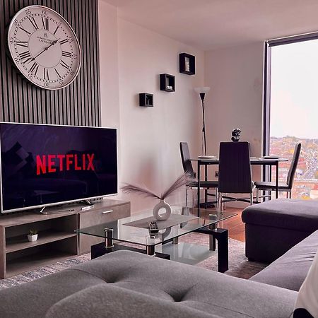 שפילד Penthouse Gem, Central, Scenic Views, Stylish, Modern, City Centre 2Br מראה חיצוני תמונה