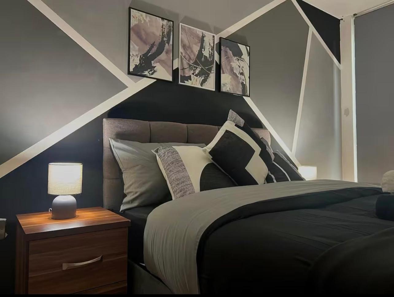 שפילד Penthouse Gem, Central, Scenic Views, Stylish, Modern, City Centre 2Br מראה חיצוני תמונה