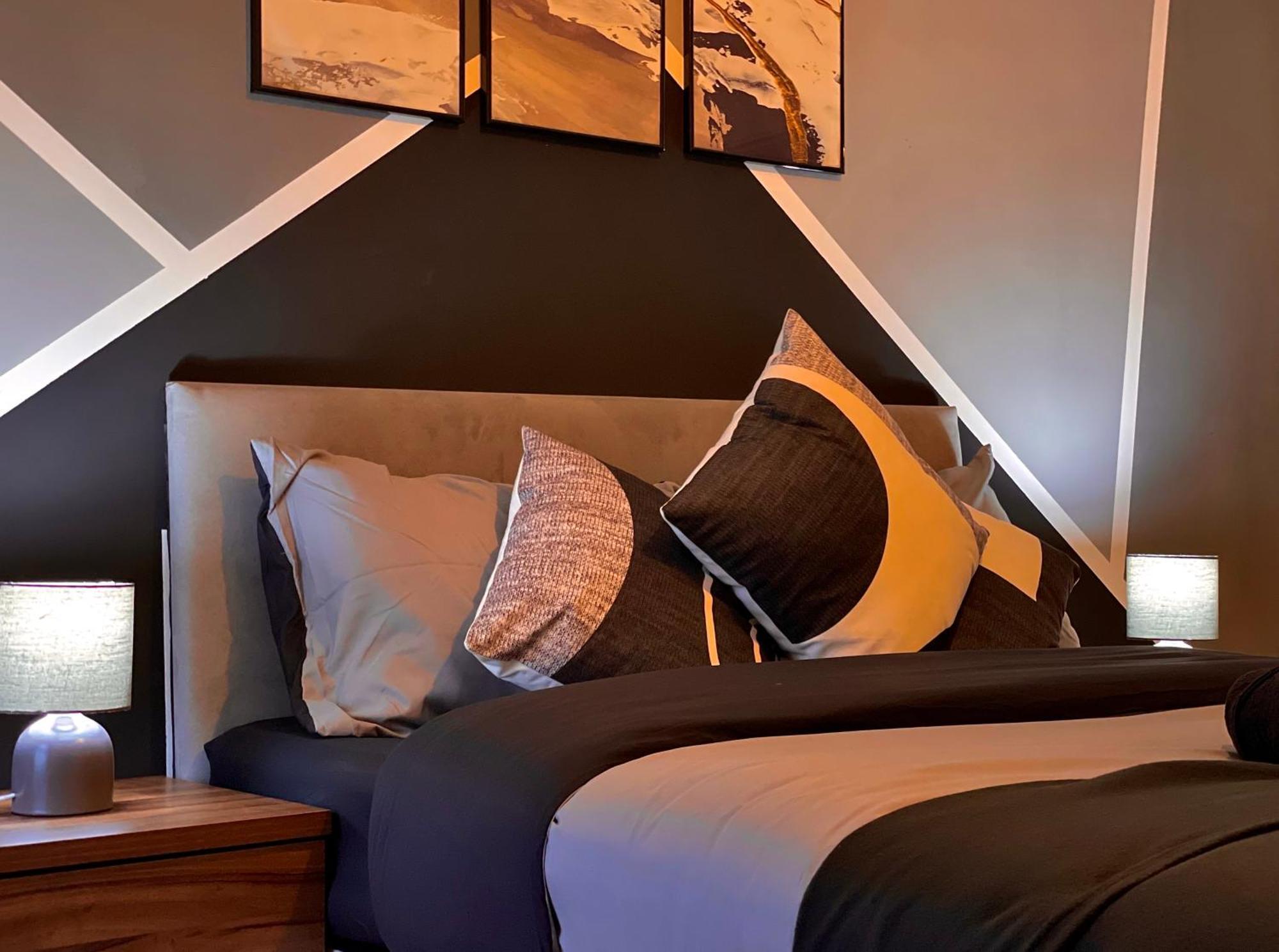 שפילד Penthouse Gem, Central, Scenic Views, Stylish, Modern, City Centre 2Br מראה חיצוני תמונה