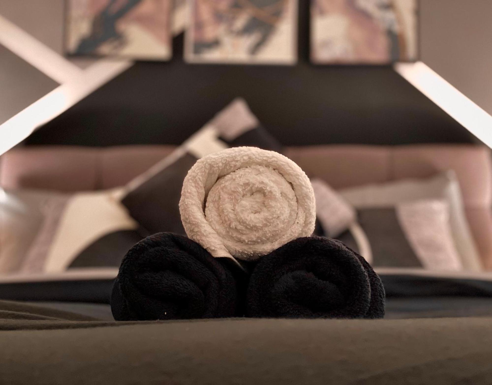 שפילד Penthouse Gem, Central, Scenic Views, Stylish, Modern, City Centre 2Br מראה חיצוני תמונה